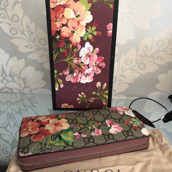Gucci Accessories - GUCCI Floral Monogram Canvas Accordian Wallet NEW
